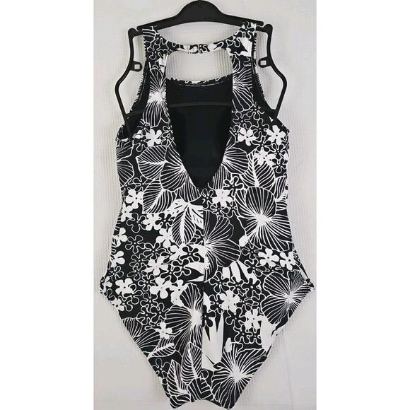 Aquabelle ~Woman Size 16~ White/Black One Piece Swimsuit NWT. - Picture 3 of 10